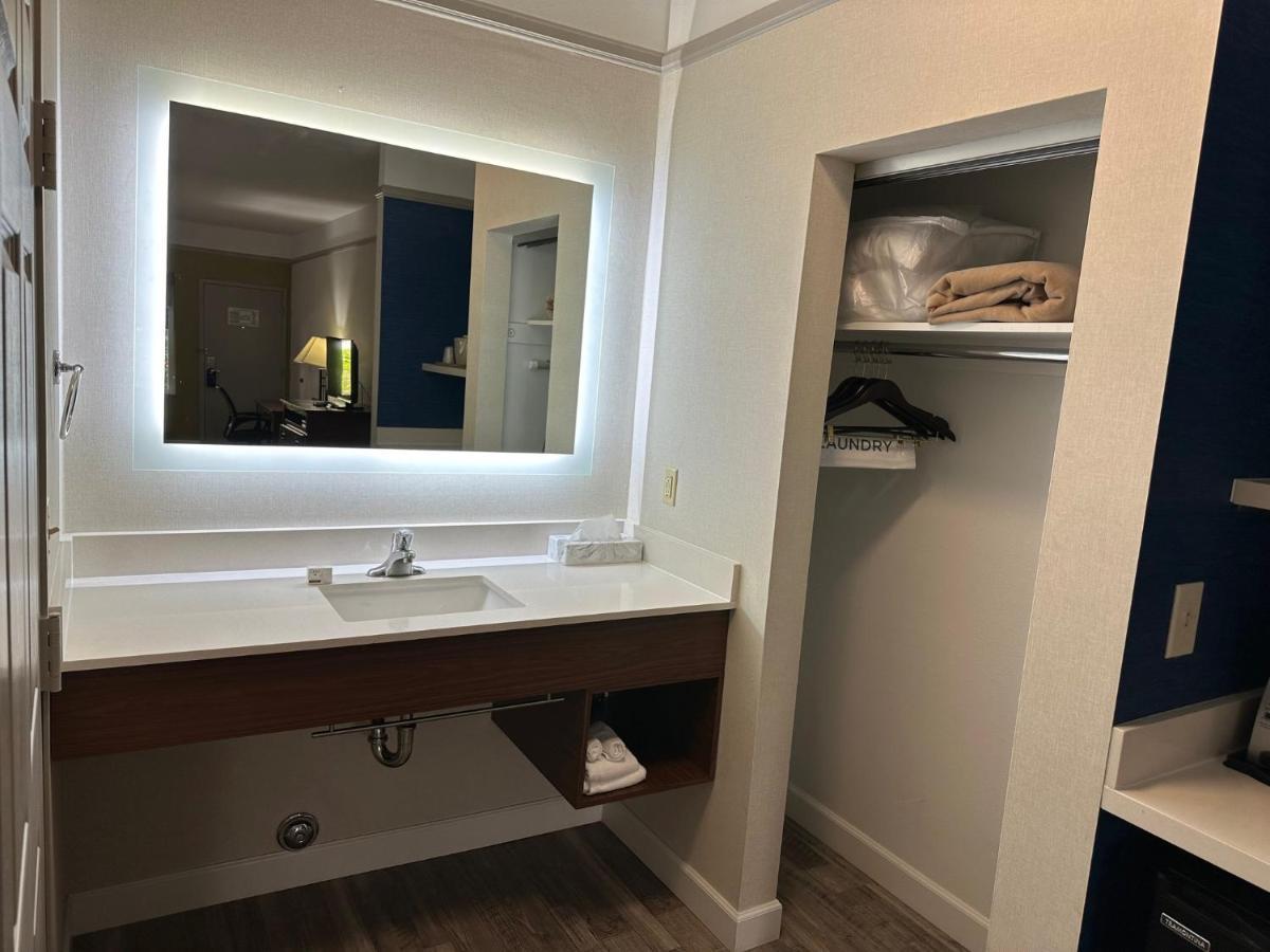 Holiday Inn Express Hotel & Suites San Dimas By Ihg Екстериор снимка