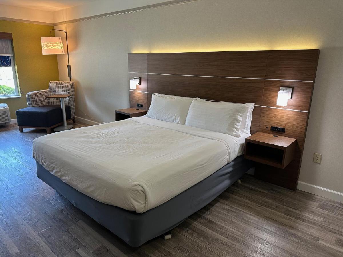 Holiday Inn Express Hotel & Suites San Dimas By Ihg Екстериор снимка