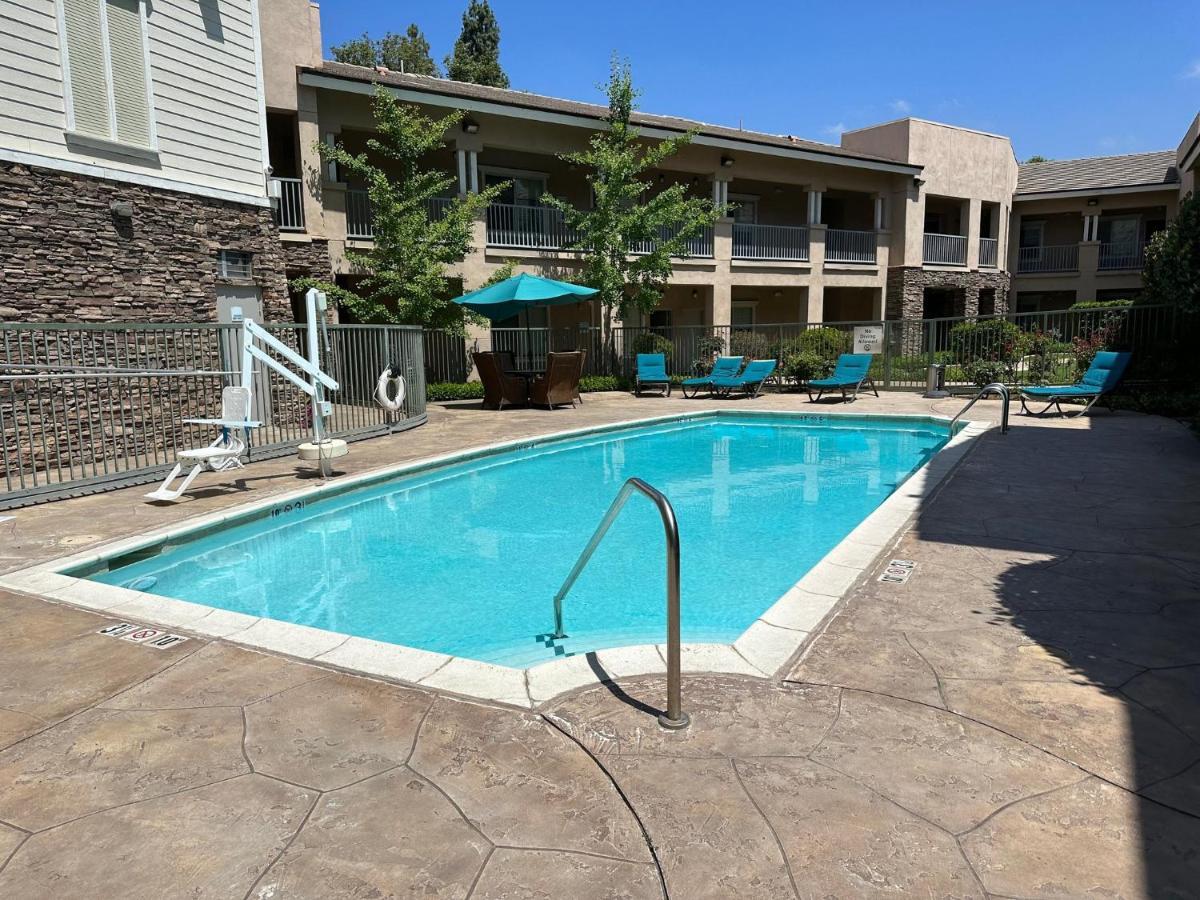 Holiday Inn Express Hotel & Suites San Dimas By Ihg Екстериор снимка