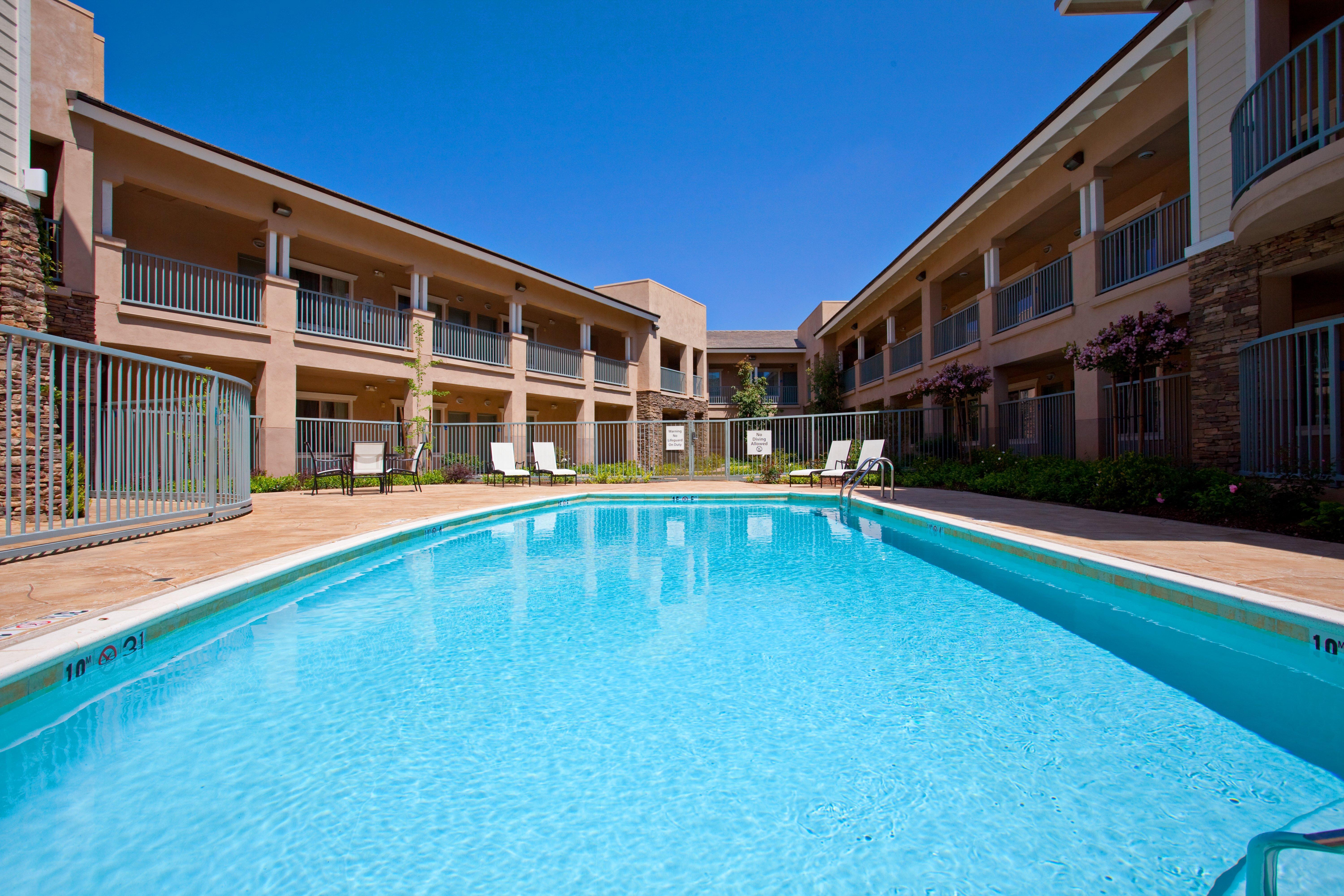 Holiday Inn Express Hotel & Suites San Dimas By Ihg Екстериор снимка